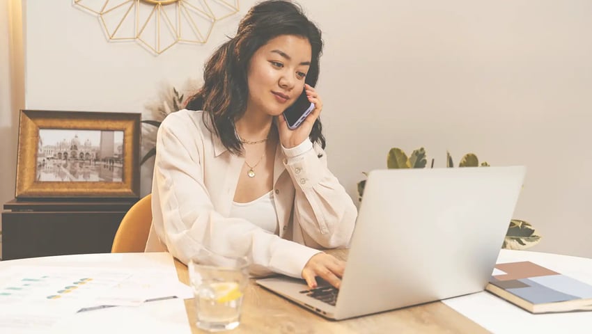Insurance agent talking on the phone - Inbound call leads close better. Here's how insurance agents can take advantage